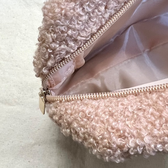 🎁Pick 5 for $25🎁 ULTA makeup bag - Picture 6 of 8